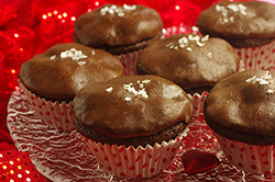 Salted Dulce de Leche Cupcakes width=