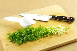 Slicing Scallions