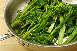 Broccolini in Pan