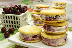 New York Cheesecake Cherry Cheesecake Ice Cream on Shortcrust Cookies