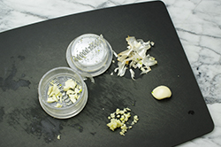 Mincing Garlic with Twist